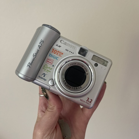 Canon PowerShot A75 3.2MP Digital Camera Silver‎ 3x Optical Zoom Broken - Picture 1 of 3